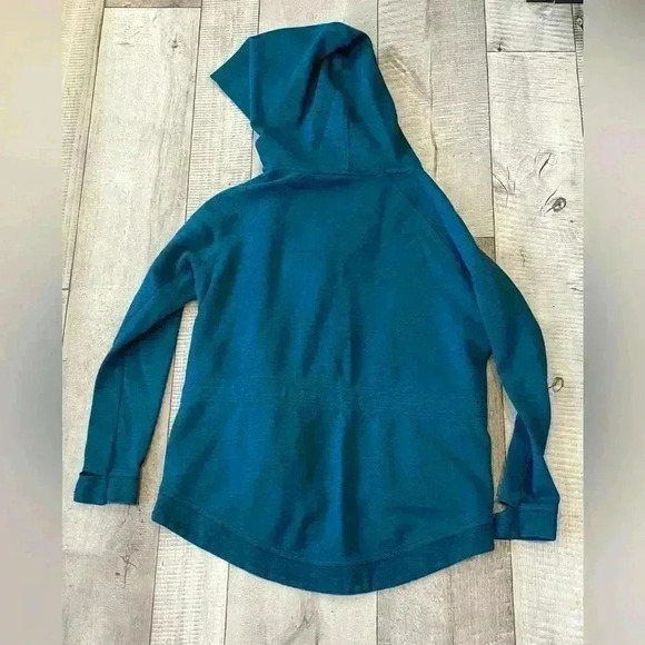 Nike Women’s Tech Fleece Cape Jacket - Picture 2 of 4